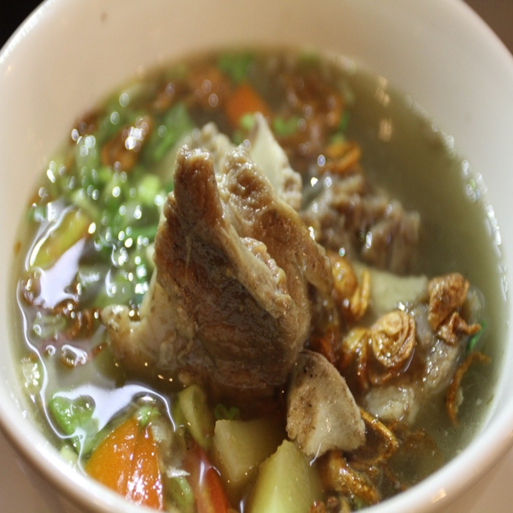 nikmatnya membuat sop iga sapi buatan sendiri